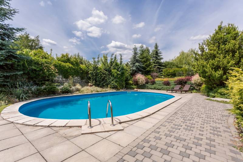 The Best Pool Patio Surface Options for Style and Safety