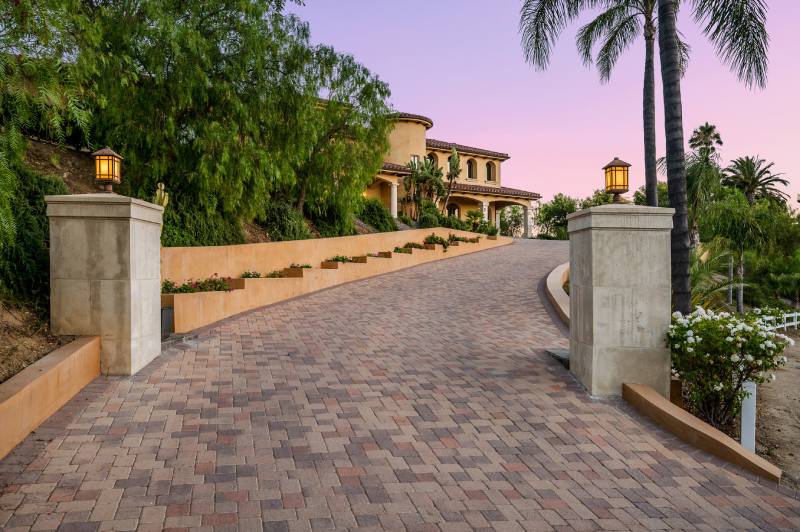 Why Paver Driveways and Patios Are the Perfect Match for Los Altos Luxury Homes